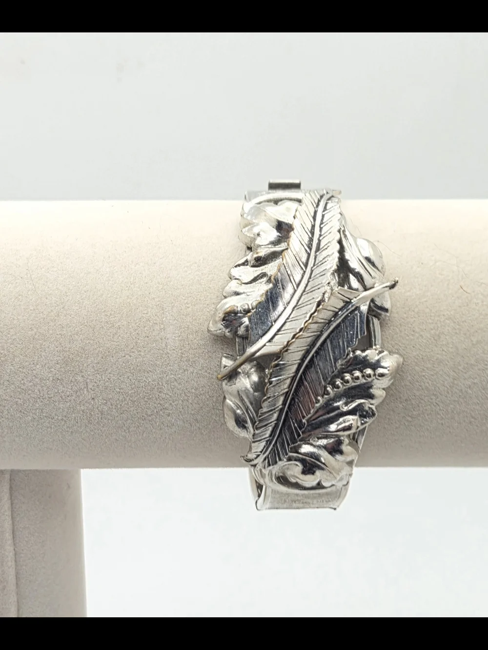 Vintage Silver Tone MCM Leaf & Feather Hinged Bangle Bracelet - Textured